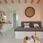 Naxos Finest & 3*