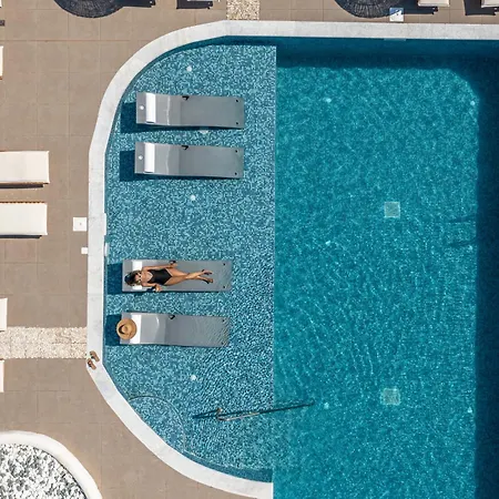 Naxos Finest & ホテル