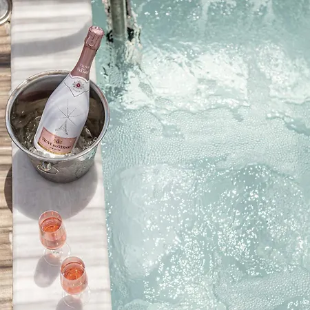 Naxos Finest & 3* Naxos City