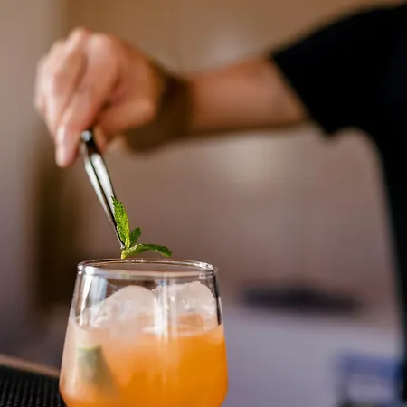 Naxos Finest & ホテル