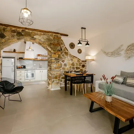 ホテル Naxos Finest & 3*