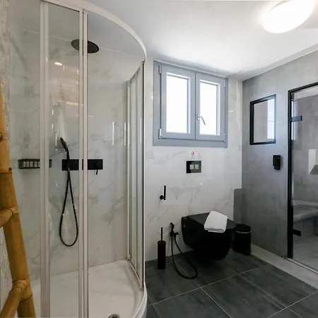 Naxos Finest & ホテル Naxos City