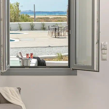Naxos Finest & Hotel