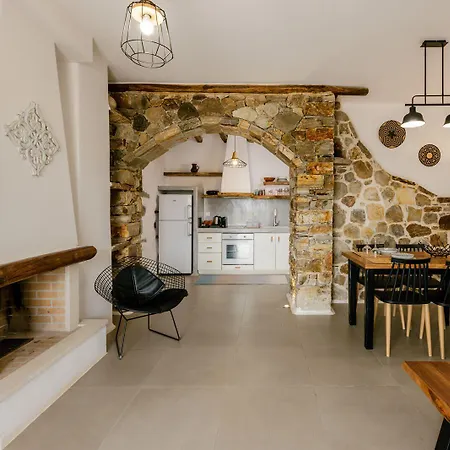 Naxos Finest & Hotel