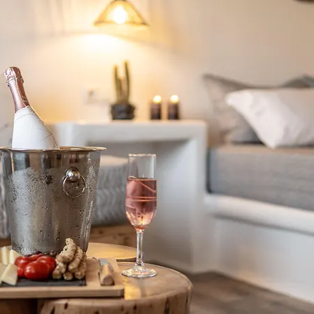Naxos Finest & Hotel
