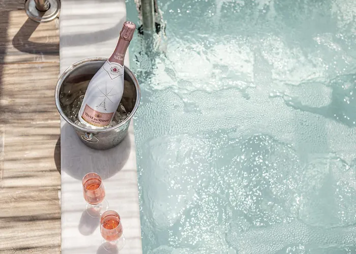 Naxos Finest & 3* Naxos City