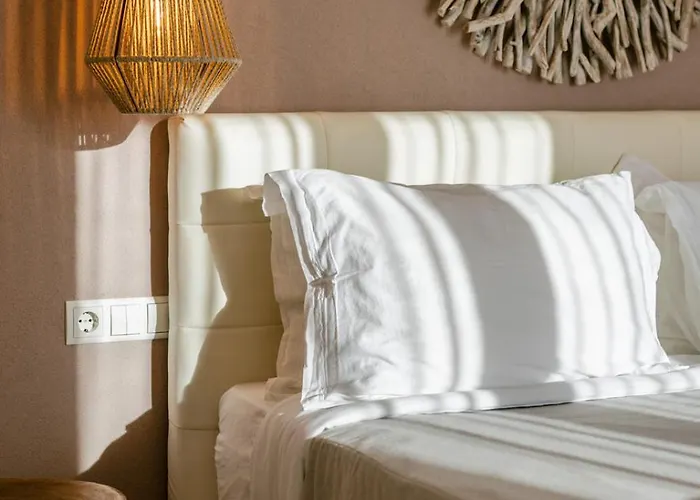 Naxos Finest & 3* Naxos City